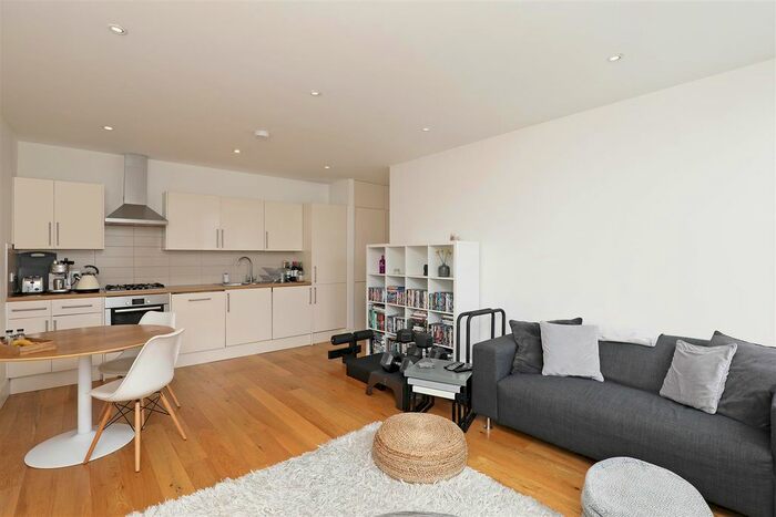 2 Bedroom Flat To Rent In Upper Richmond Road, London, SW15