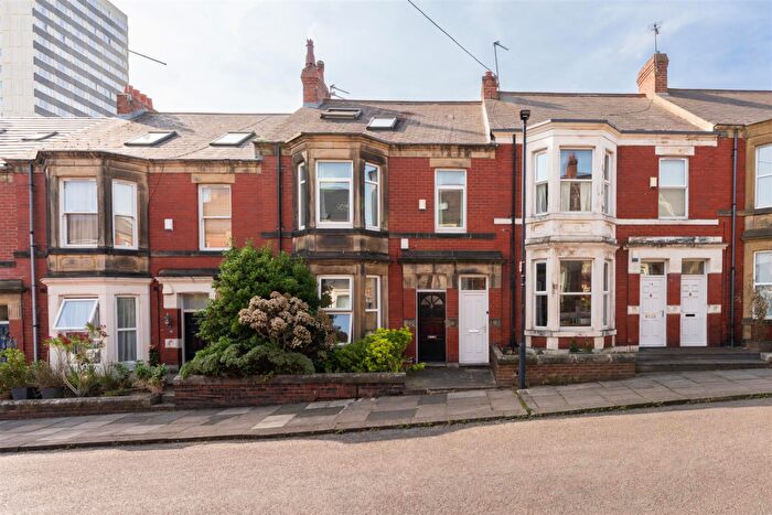 4 Bedroom Flat For Sale In Wolseley Gardens, Jesmond, Newcastle Upon Tyne, NE2