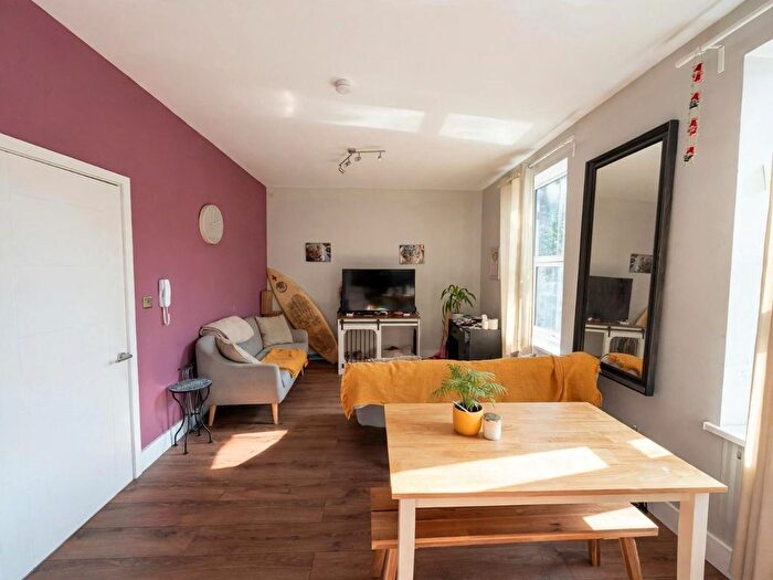 1 Bedroom Flat To Rent In The Mall, Ealing, W5