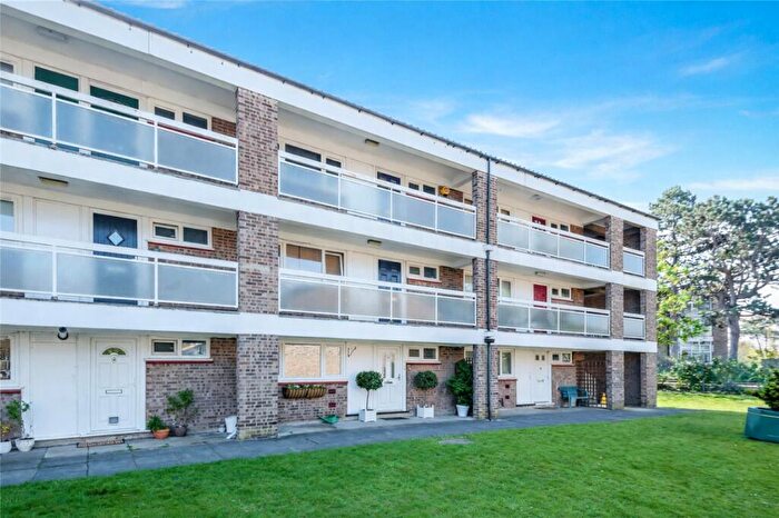 1 Bedroom Apartment For Sale In Nettlestead Close, Beckenham, BR3