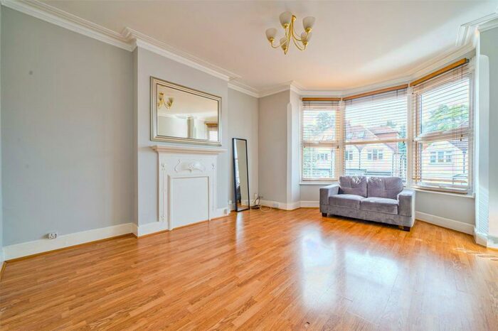 2 Bedroom Apartment To Rent In Lichfield Grove, London, N3