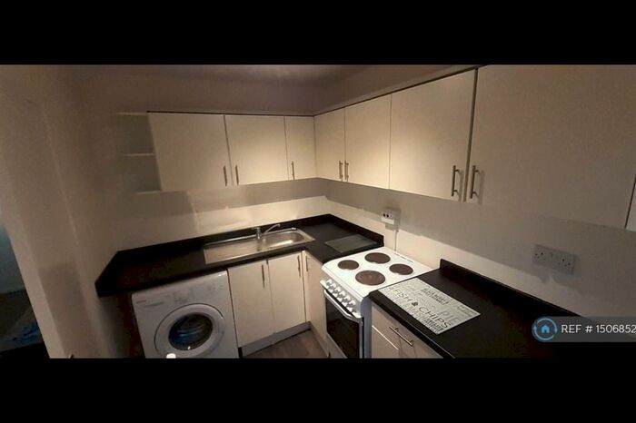 1 Bedroom Flat To Rent In Heywood Court, Middleton, Manchester, M24