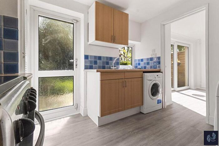 4 Bedroom House To Rent In Northdown Road, Hatfield, AL10