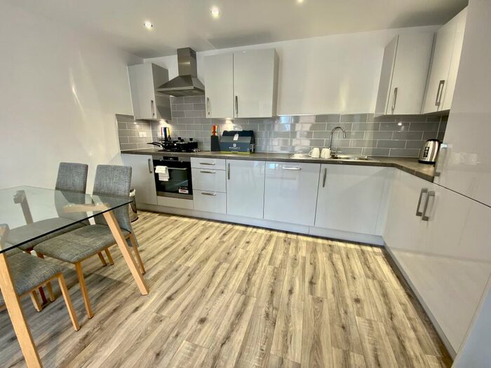 2 Bedroom Apartment To Rent In Belgrave Middleway, Birmingham, B5