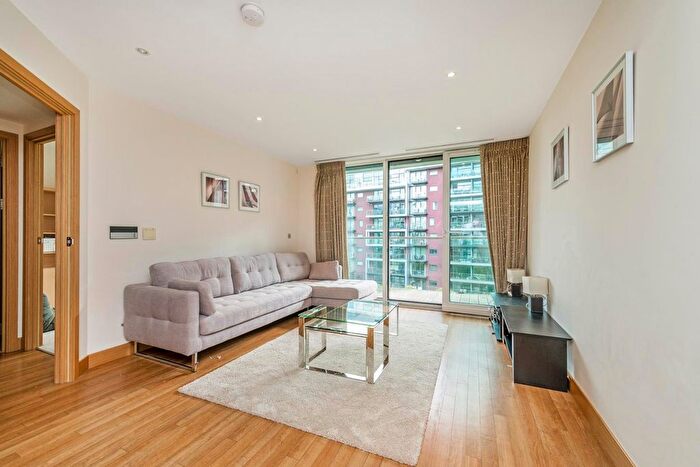 2 Bedroom Flat To Rent In Oswald Building, Queenstown Road, London, SW11