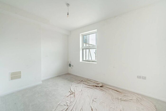 1 Bedroom Flat To Rent In Bridge Street, Pinner, HA5