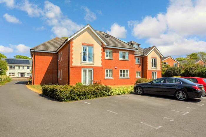 2 Bedroom Flat To Rent In Hollow Lane, Hayling Island, PO11