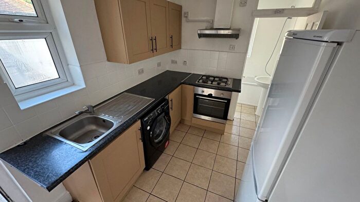 2 Bedroom Flat To Rent In Bellegrove Road, Welling, DA16