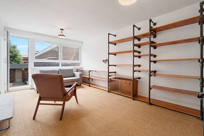 3 Bedroom Flat To Rent In Stranraer Way, Islington, N1