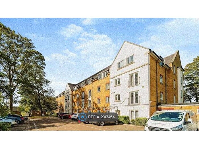 2 Bedroom Flat To Rent In Wood Lane, Isleworth, TW7