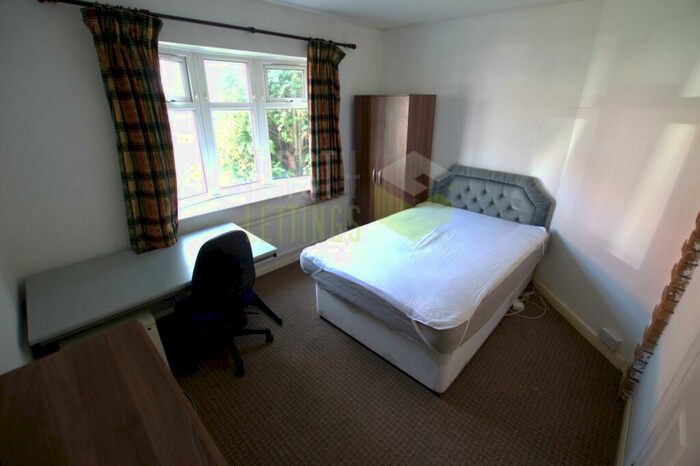 3 Bedroom Semi-Detached House To Rent In Westbury Road, Clarendon Park, LE2