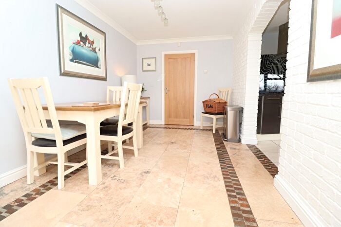 6 Bedroom Detached House For Sale In Wood Lane, South Hykeham, Lincoln, LN6