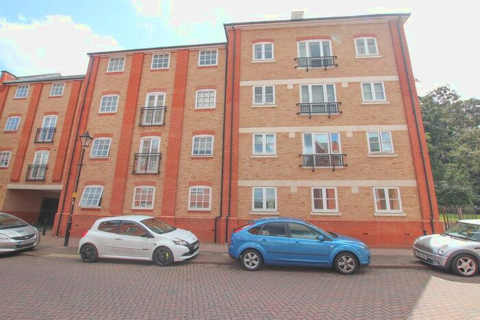 2 Bedroom Flat To Rent In Albany Gardens, Colchester, CO2