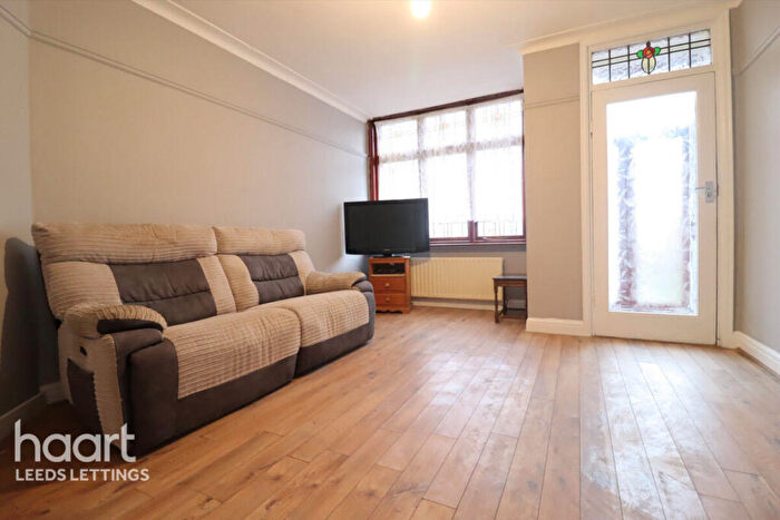 3 Bedroom Terraced House To Rent In Parkfield Mount, Leeds, LS11