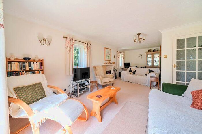 4 Bedroom Detached House For Sale In Mill Lane, Exton, EX3