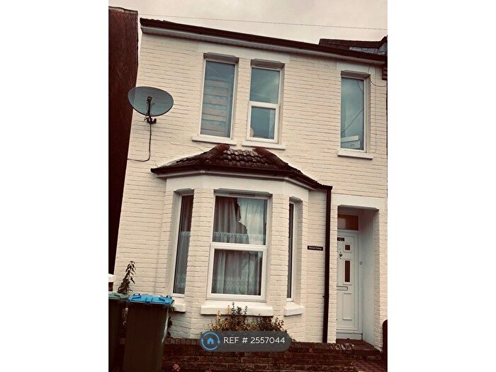 4 Bedroom Semi-Detached House To Rent In Mordaunt Road, Southampton, SO14