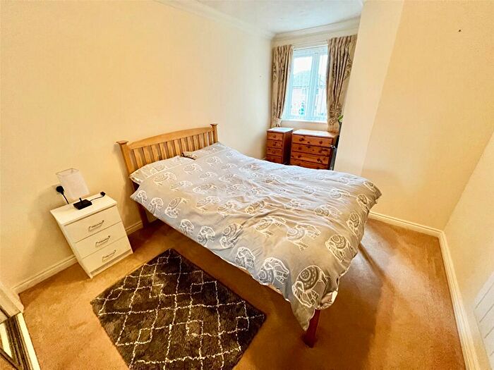 1 Bedroom Apartment For Sale In Vale Road, Stourport-on-Severn, Worcestershire, DY13