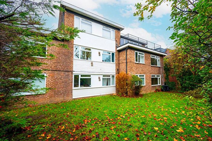 2 Bedroom Flat For Sale In Grand Drive, Raynes Park, London, SW20