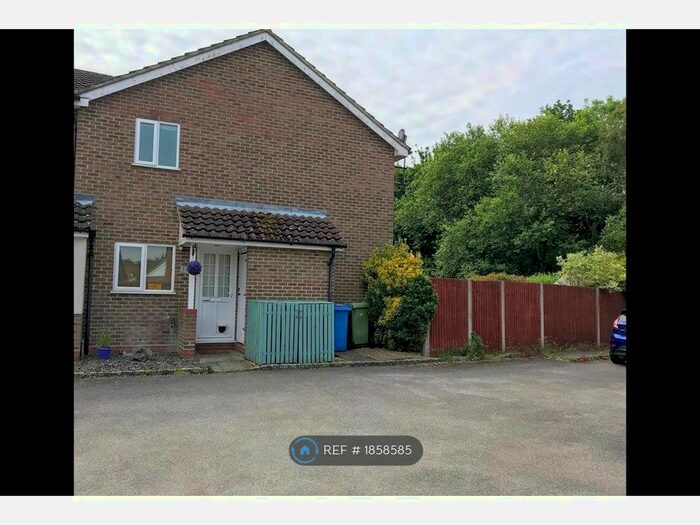 1 Bedroom Semi-Detached House To Rent In Purmerend Close, Farnborough, GU14