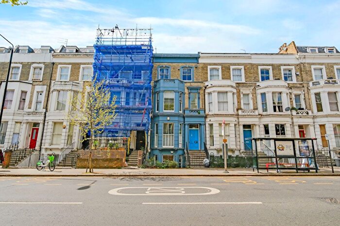 2 Bedroom Flat For Sale In Ladbroke Grove, London, W10