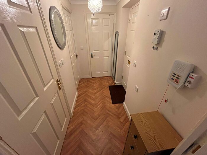 1 Bedroom Flat To Rent In Prices Lane, Reigate, RH2