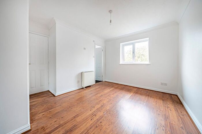 1 Bedroom Flat For Sale In Millbridge Gardens, Sholing, Southampton, Hampshire, SO19