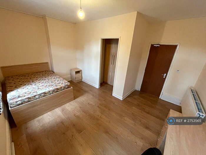 8 Bedroom Semi Detached House To Rent In Egerton Road, Manchester, M14