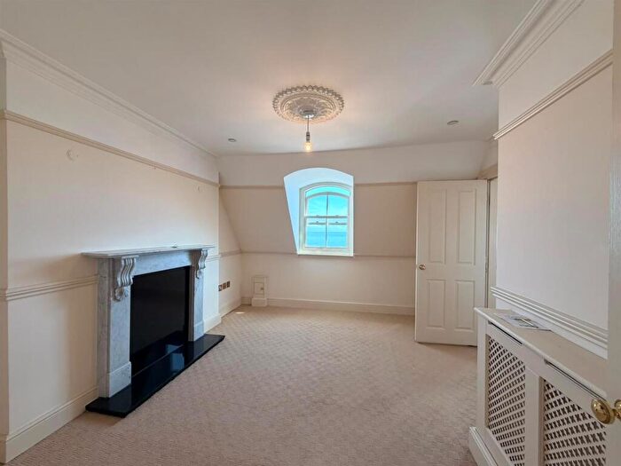 1 Bedroom Flat To Rent In Marine Crescent, Folkestone, CT20