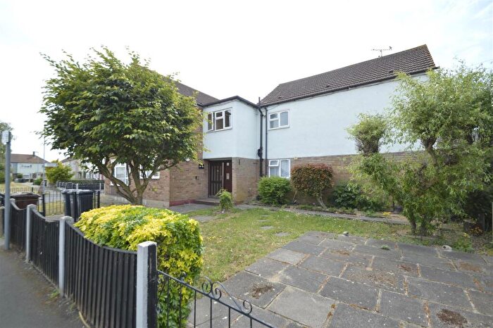 1 Bedroom Apartment For Sale In Curzon Crescent, IG11