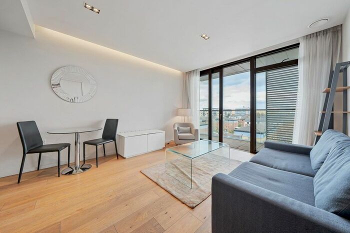 3 Bedroom Flat To Rent In York Way, Kings Cross, N1C