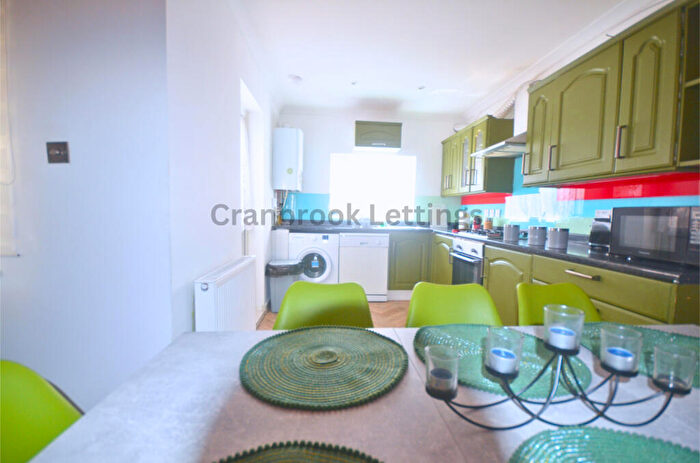 5 Bedroom Semi-Detached House For Sale In Pershore Close, IG2