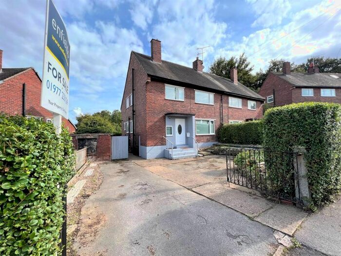 Houses for sale & to rent in WF7 7NY, Adowsley Close, Ackworth, North