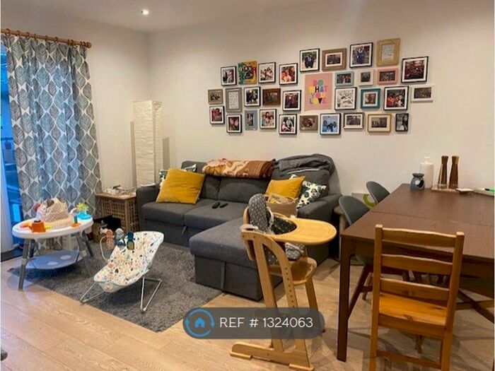 2 Bedroom Flat To Rent In Bodiam Court, London, E17