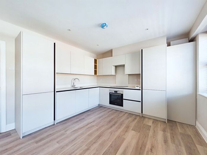 2 Bedroom Flat To Rent In High Street, Marlow, Buckinghamshire, SL7