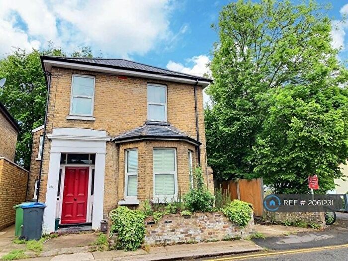 4 Bedroom Maisonette To Rent In Avenue Road, Kingston Upon Thames, KT1