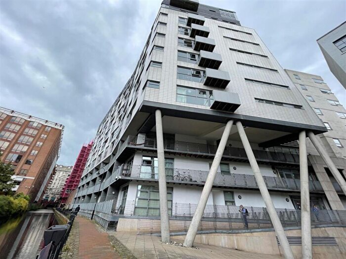 3 Bedroom Apartment For Sale In The Lock Building, Whitworth Street West, Manchester, M1