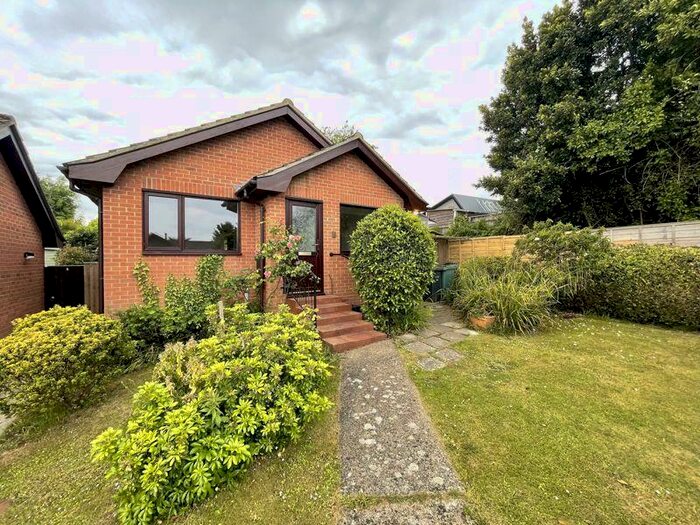 3 Bedroom Detached Bungalow To Rent In Makings Close, Freshwater, PO40