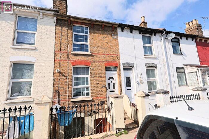 4 Bedroom Terraced House To Rent In Gardiner Street, Gillingham, ME7