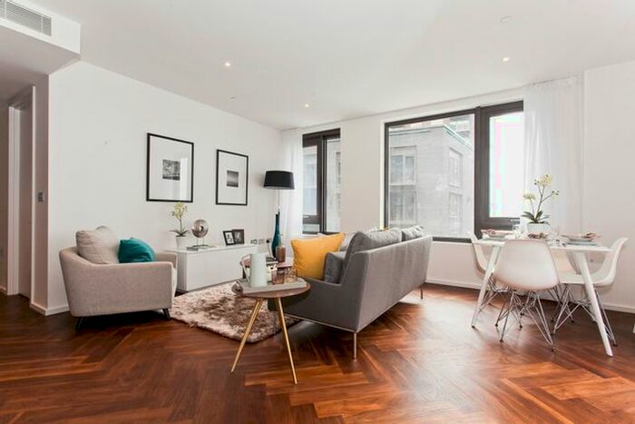 2 Bedroom Flat For Sale In Ambassador Building, New Union Square, SW11