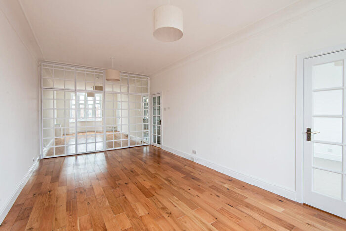 1 Bedroom Apartment To Rent In Grove End Gardens, Grove End Road, St John's Wood, London, NW8