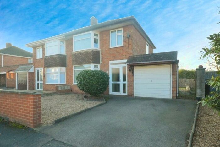 3 Bedroom Semi-Detached House To Rent In Roxburgh Road, Nuneaton, Warwickshire, CV11