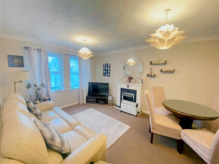 2 Bedroom Flat To Rent In Hurworth Avenue, Slough, Berkshire SL3