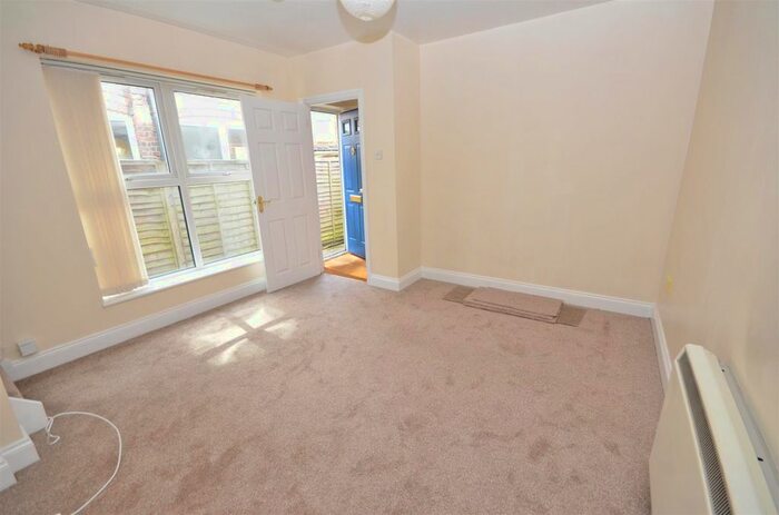 2 Bedroom Maisonette To Rent In Frederick Street, Luton, LU2