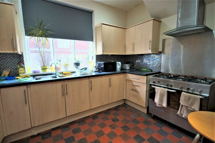 6 Bedroom Detached House To Rent In Middleborough Road, Coventry, CV1