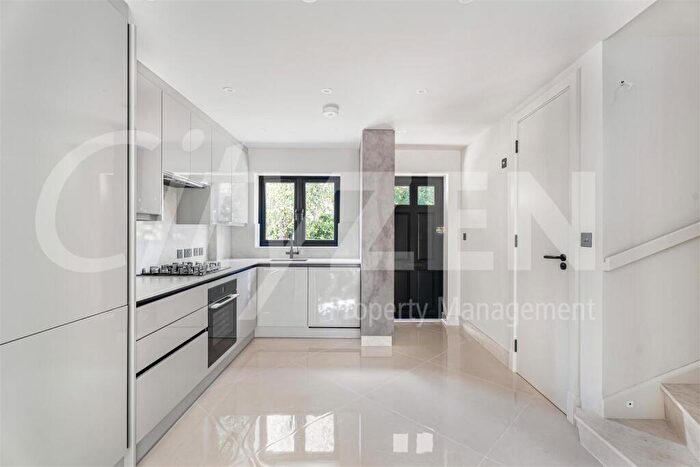 3 Bedroom House To Rent In Osborne Close, Barnet, EN4
