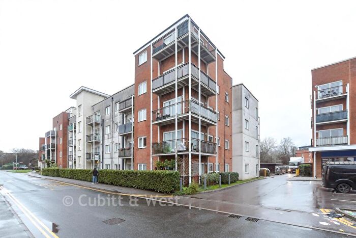 2 Bedroom Apartment For Sale In Canalside, Redhill, Surrey, RH1