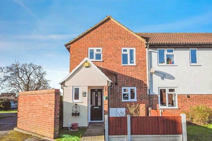 3 Bedroom Semi Detached House For Sale In Roding Way, Wickford, SS12