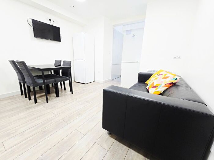 2 Bedroom Flat To Rent In Chatsworth Road, London, E5