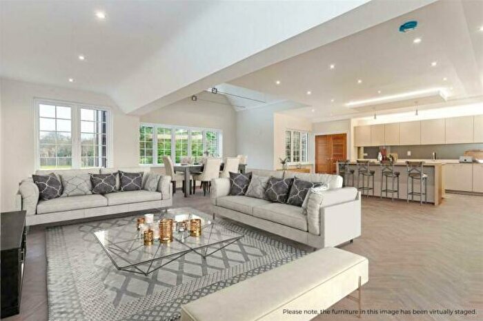 2 Bedroom Apartment To Rent In Waterhouse Lane, Kingswood, KT20