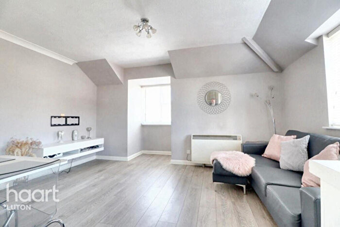 1 Bedroom Apartment For Sale In Earls Meade, Luton, LU2